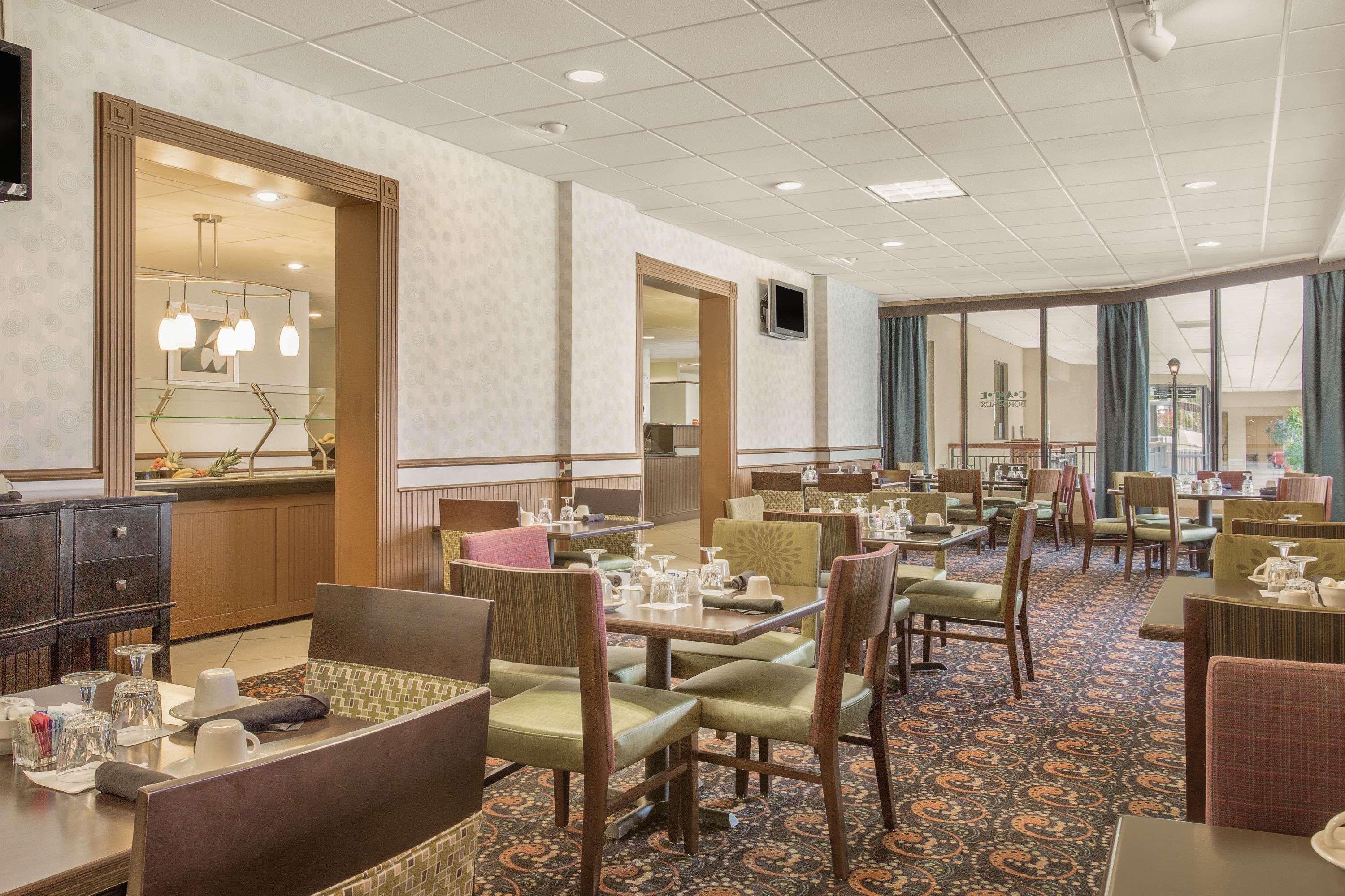 Ramada Plaza By Wyndham Fayetteville Fort Bragg Area Exterior photo
