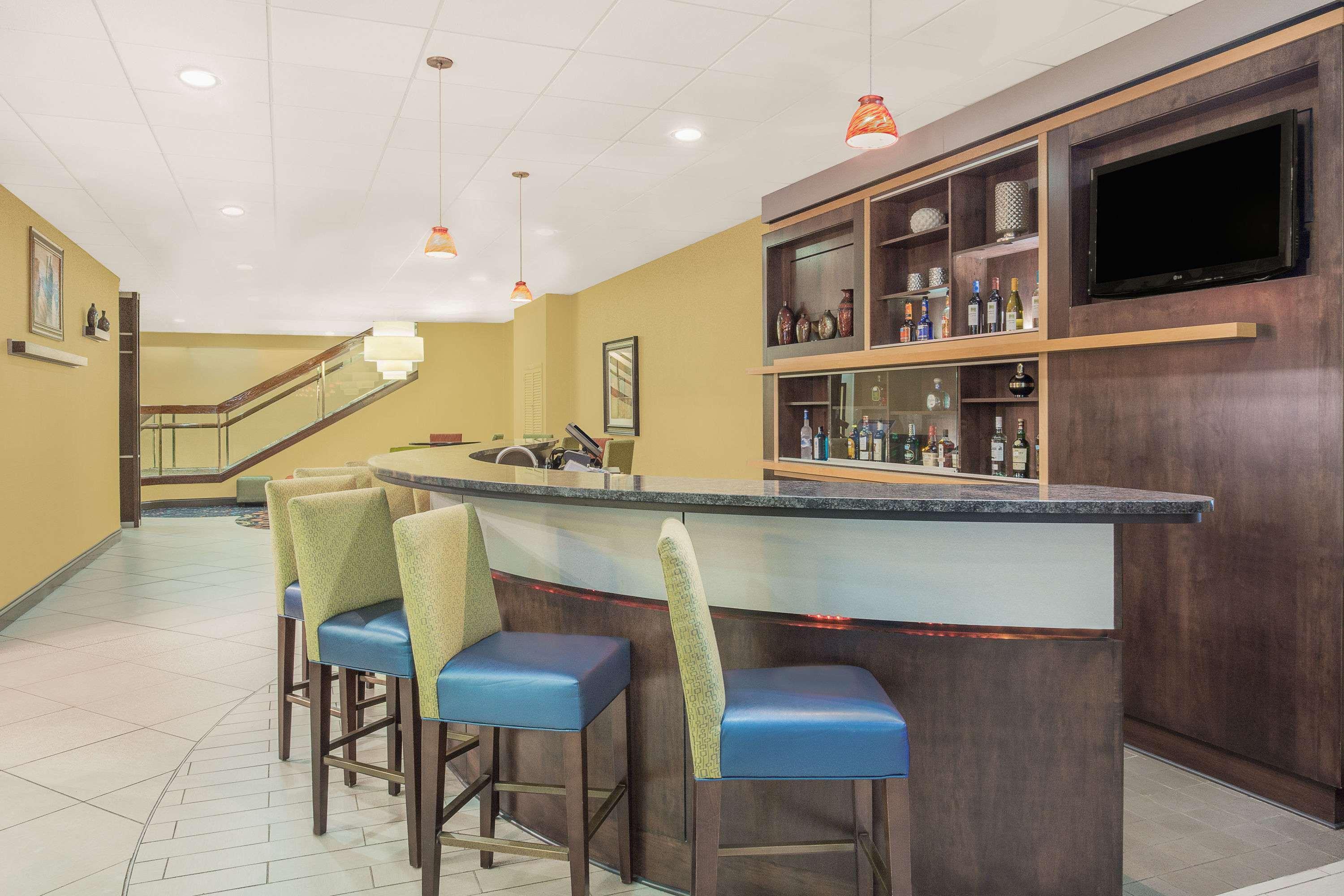 Ramada Plaza By Wyndham Fayetteville Fort Bragg Area Exterior photo