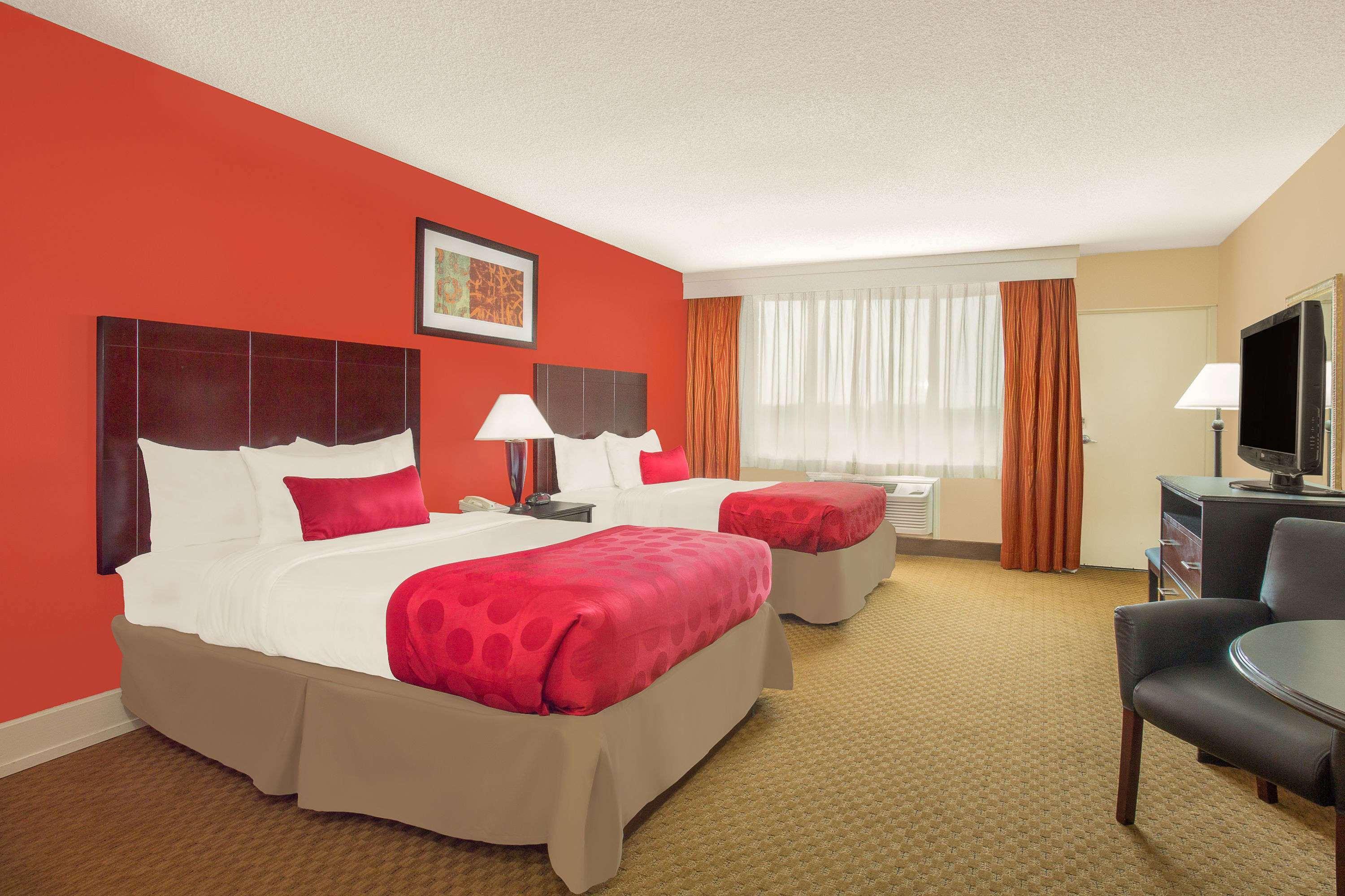 Ramada Plaza By Wyndham Fayetteville Fort Bragg Area Exterior photo