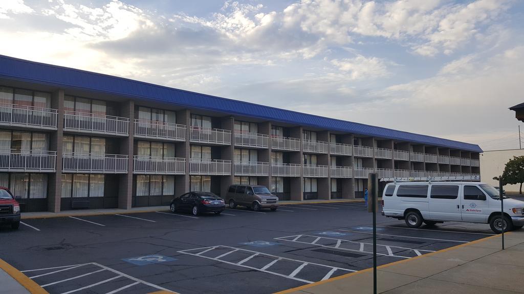 Ramada Plaza By Wyndham Fayetteville Fort Bragg Area Exterior photo
