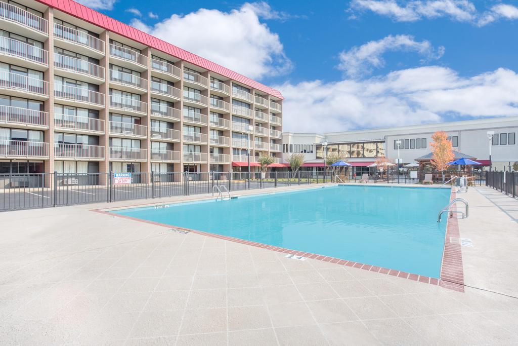 Ramada Plaza By Wyndham Fayetteville Fort Bragg Area Exterior photo